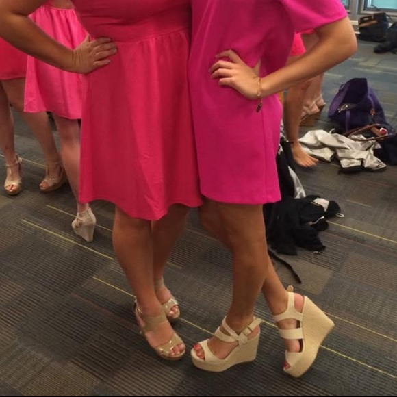 Stylish Tan Steve Madden Platform Wedge Sandals - Picture 5 of 5